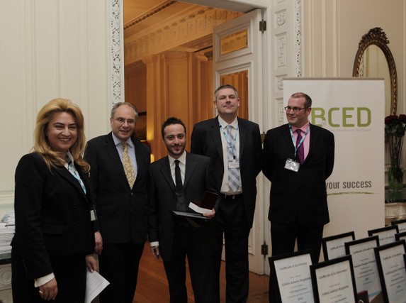 BCED: Βράβευσε τους μαθητές στην οικία του Βρετανού Πρέσβη