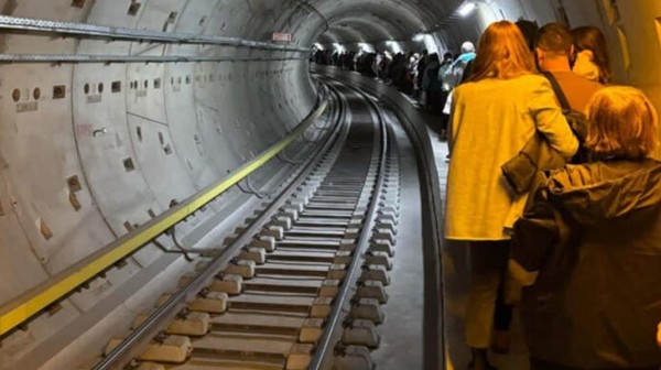 Μετρό Θεσσαλονίκης: Επείγουσα προκαταρκτική έρευνα για την ακινητοποίηση και την εκκένωση του συρμού