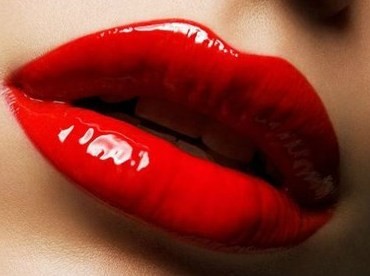 Τρεις σούπερ τάσεις μακιγιάζ στα χείλη τη νέα σεζόν