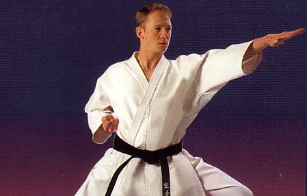 Λήξη με καράτε και λαϊκή μουσική