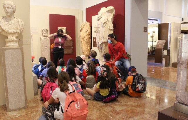 Μαθητές από την Αυλίδα επισκέφτηκαν το Μουσείο της Θήβας