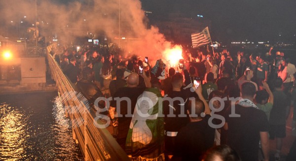 Η Χαλκίδα ...κάηκε από τους πανηγυρισμούς των φιλάθλων του Παναθηναϊκού (VIDEO)