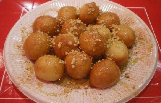 Καρναβάλι με λουκουμάδες και άφθονο τσίπουρο