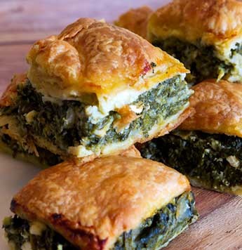 Χορτόπιτα με φέτα και αφράτο φύλλο