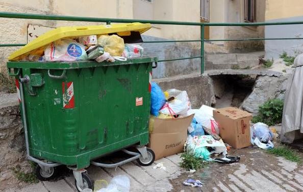 ΚΟΡΩΝΟΪΟΣ: Έτσι διαχειριζόμαστε τα απορρίμματα αν είμαστε σε καραντίνα ή υπάρχει υποψία κρούσματος στους δρόμους