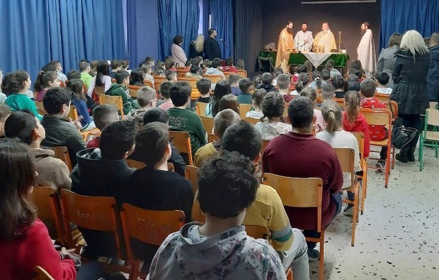 Θεία Λειτουργία στο 6ο Δημοτικό Σχολείο Χαλκίδας από τον Μητροπολίτη