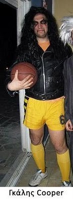 Καλά τι ντύθηκε ο τύπος;