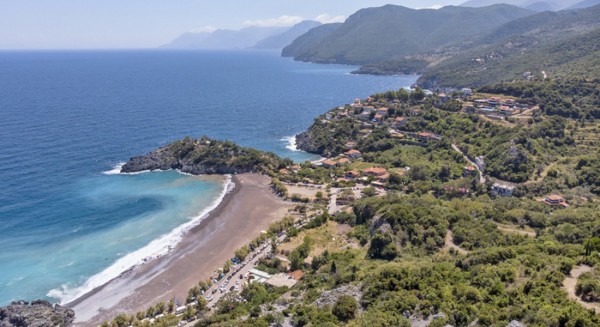 ΠΑΡΑΛΙΕΣ ΧΙΛΙΑΔΟΥ- ΛΙΜΝΙΩΝΑΣ: Κερδίζουν ...Χρυσό Φοίνικα με την άγρια ομορφιά τους!