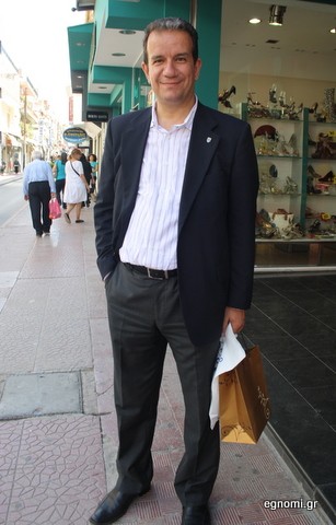 Σταύρος Μακαρίου:Οι Έλληνες αυτοκτονούν και οι εθνοπατέρες ...πάνε σε εκλογές!