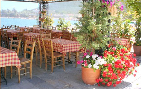 Όργιο παρανομιών στις επιχειρήσεις εστίασης και τουρισμού στην Εύβοια