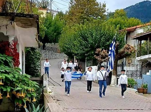 Η παρέλαση στους Στρόπωνες