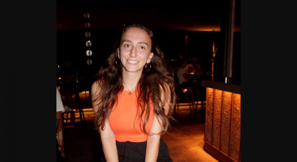 Φτιάχνει κοκτέιλς και τα δοκιμάζει ...τελευταία!