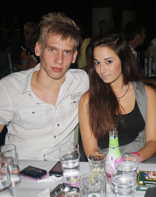 Πέρασε και φεύγει