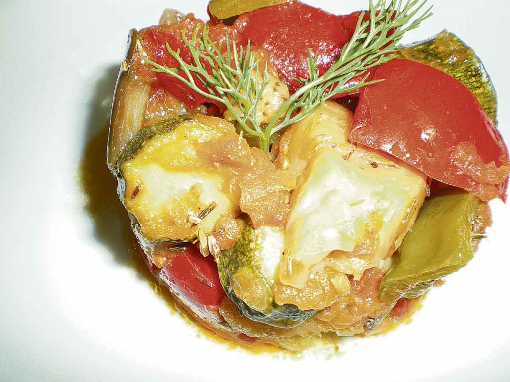 Μπακαλιάρος στο χαρτί με λαχανικά