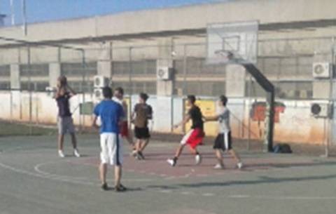 Μπάσκετ και προβολή ταινίας για το φασισμό