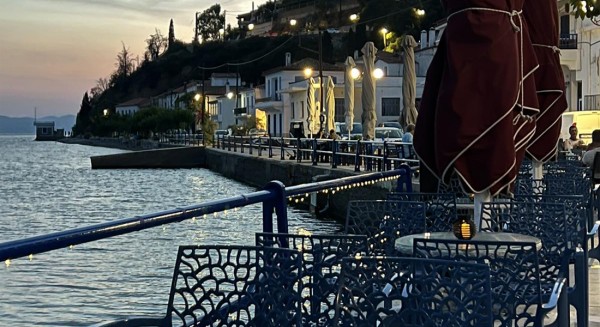 ΡΕΜΕΤΖΟ: Το πιο ειδυλλιακό περιβάλλον στη Λίμνη για ποτό!