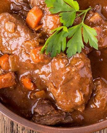 Μοσχαράκι με μπίρα στην κατσαρόλα