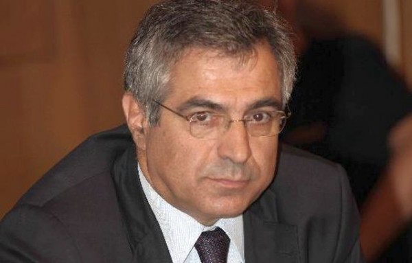 Ο λαός υποφέρει και οι βουλευτές βολεύονται σε θέσεις