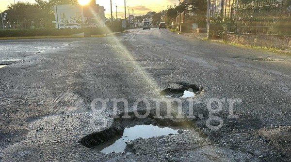 ΤΑΨΗ ΒΡΥΣΗ-ΧΑΛΚΙΔΑ: Λακκούβες-χαράδρες απειλούν οδηγούς (VIDEO)