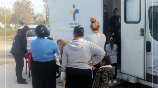 ΚΑΣΤΕΛΛΑ ΕΥΒΟΙΑΣ: Εμβολιασμός παιδιών Ρομά στην κεντρική πλατεία (21/7)