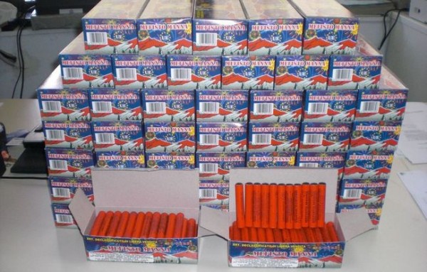 Χιλιάδες βεγγαλικά και κροτίδες κατασχέθηκαν σε κατάστημα