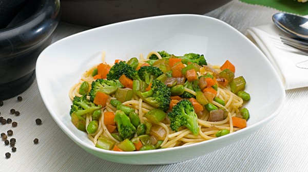 Σούπα με νουντλς και λαχανικά