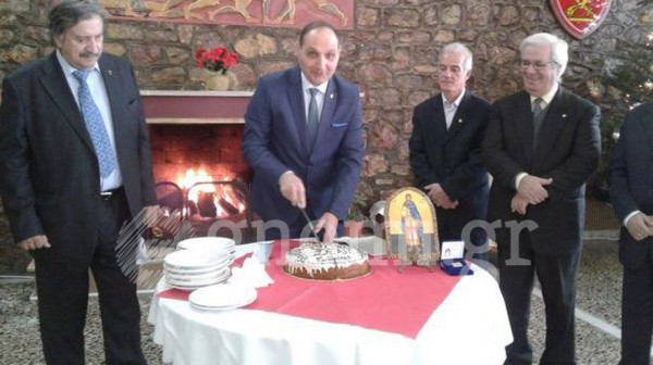 ΧΑΛΚΙΔΑ: Κόβουν πίτα στη Σχολή Πεζικού οι έφεδροι αξιωματικοί της Εύβοιας