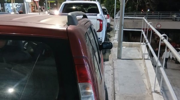 ΧΑΛΚΙΔΑ: Πως γίνεται να είναι ποδηλατόδρομος, χώρος στάθμευσης και πεζόδρομος το ίδιο σημείο στη λεωφόρο Βενιζέλου;