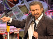 Οι κότες...έφαγαν τον Λαζόπουλο