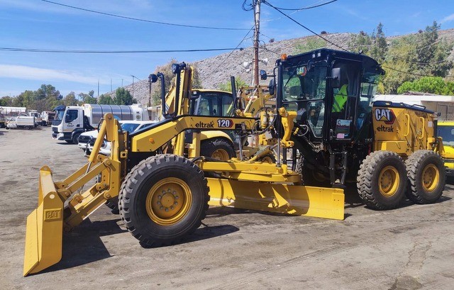 ΔΗΜΟΣ ΧΑΛΚΙΔΕΩΝ: Προστέθηκε καινούργιο γκρέϊντερ στο στόλο οχημάτων (φωτό)