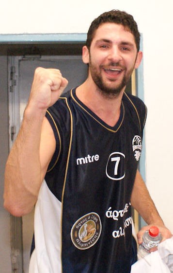 Eβαλε φωτιά στην Κρητη