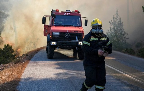 ΕΝΗΜΕΡΩΣΗ-ΠΥΡΚΑΓΙΕΣ: Σε ύφεση η φωτιά στην Ιστιαία- Υπό μερικό έλεγχο η φωτιά στον Πρόδρομο