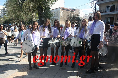 ΠΑΡΕΛΑΣΗ 28ης ΟΚΤΩΒΡΙΟΥ: Ξεχώρισαν οι τυμπανίστριες