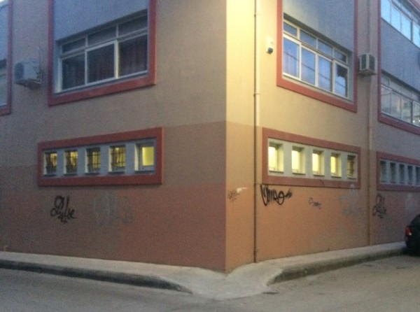 Αναμμένα φώτα και ανοιχτά παράθυρα στο 1ο Γυμνάσιο Χαλκίδας