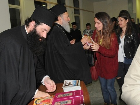 Τα δώρα του Μητροπολίτη στους νεοεισαχθέντες φοιτητές
