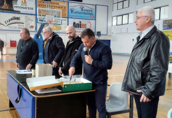 ΧΑΛΚΙΔΑ: Έκοψε πίτα το Σωματείο Εργαζομένων του Δήμου Χαλκιδέων