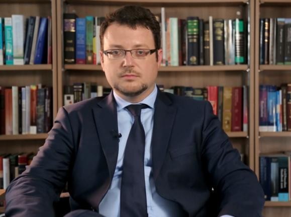 Αυτόν προορίζει η κυβέρνηση για διάδοχο της Βασιλικής Θάνου