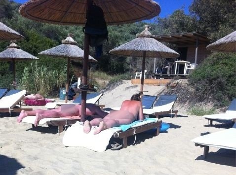 Ποιά τηλεπερσόνα κάνει μπάνιο τσιτσίδι;