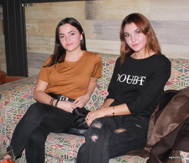 Τα κορίτσια έχουν αδυναμίες!