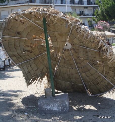 Σπασμένη ομπρέλα με δίχως σκιά