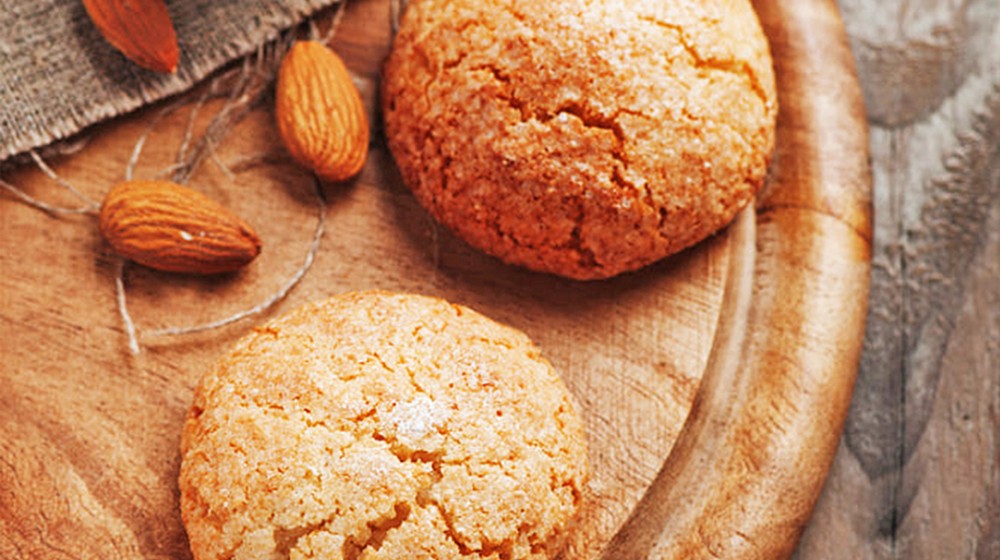 Μπισκότα με αμύγδαλο και λευκή σοκολάτα