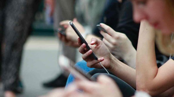 Τι προβλέπει η εγκύκλιος για τη χρήση του κινητού στα δημοτικά σχολεία