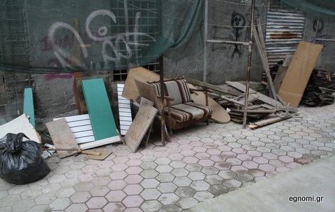 Σκουπιδότοπος στην οδό Φίλωνος