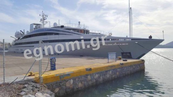 ΧΑΛΚΙΔΑ: Το Elegant 007 έδεσε στην προβλήτα Ούλεν