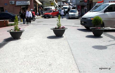 Ομορφαίνουν και εμποδίζουν το παρκάρισμα