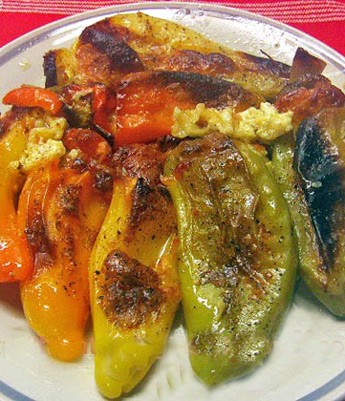 Πιπεριές γεμιστές με τρία τυριά και ζαμπόν