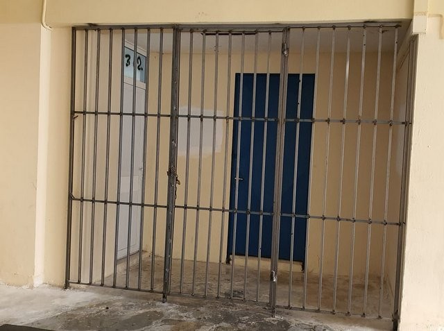 Έβαλαν κάγκελα στο 1ο Λύκειο Χαλκίδας και η Λυκειάρχης θυμήθηκε τον Πανούση