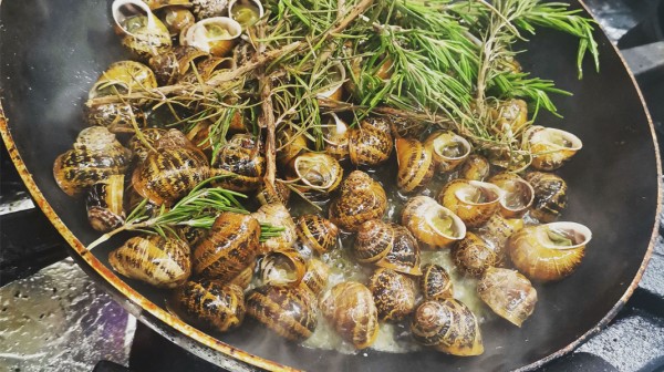 ΠΑΡΑΛΙΑ ΑΓΙΑ ΑΝΝΑ: Βρήκαμε τα καλύτερα κρητικά πιάτα στα Κανατάκια!