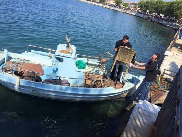 Έβγαλαν ...σαλόνι από το βυθό