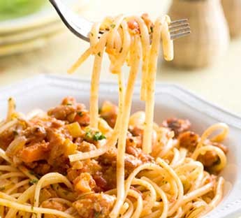 Ελαφριά μπολονέζ με κιμά κοτόπουλου